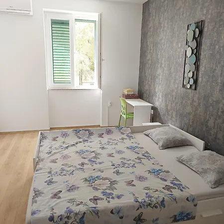 Apartment Bright And Colourful Luce -sandy