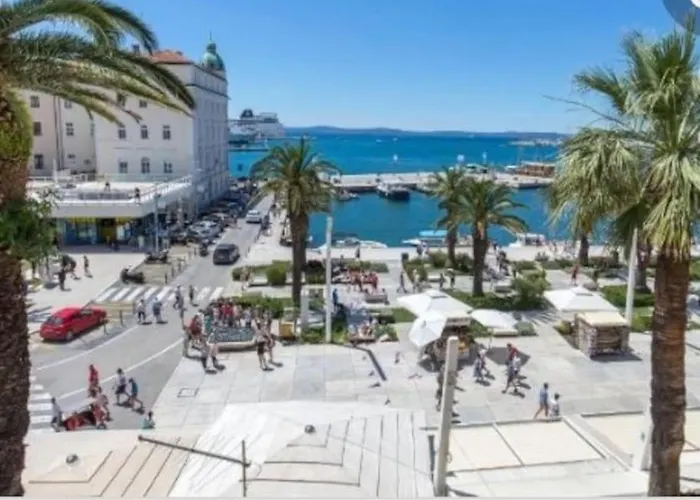 Bright And Colourful Luce -sandy