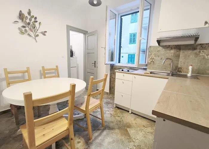 Bright And Colourful Luce -sandy